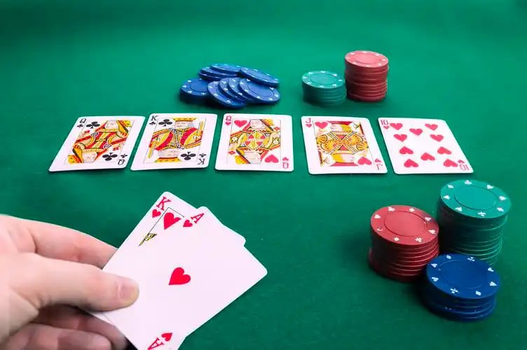 sabangjitu live blackjack table with dealer, card shoe, and multi-camera broadcast setup.